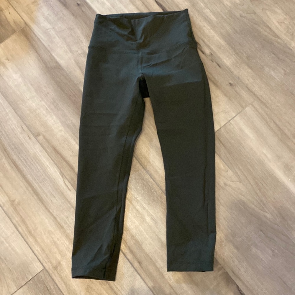 Lululemon wunder unders 21 inch crop.